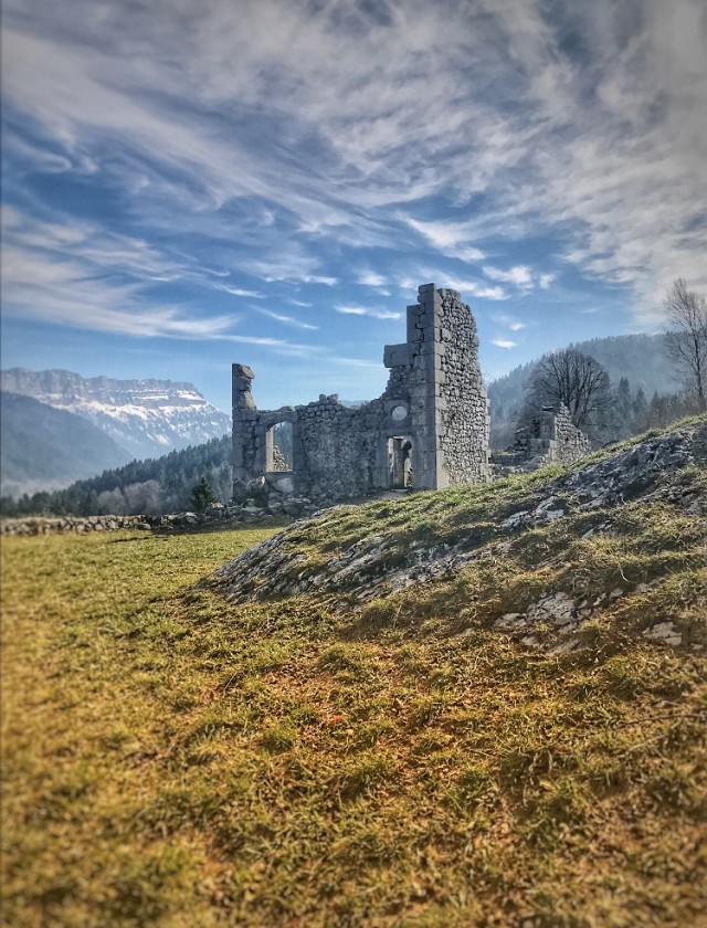 Ruines du Château de Montbel - St Pierre d'Entremont