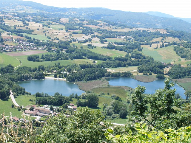Vue sur les lacs de St-Jean-de-Chevelu depuis Monthoux