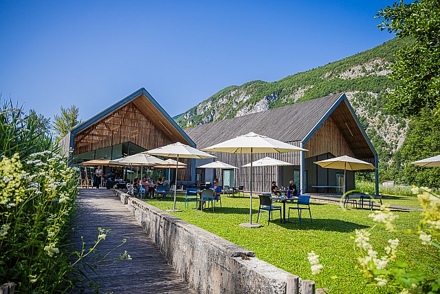 Bar salon de thé Côté Lac à Nances