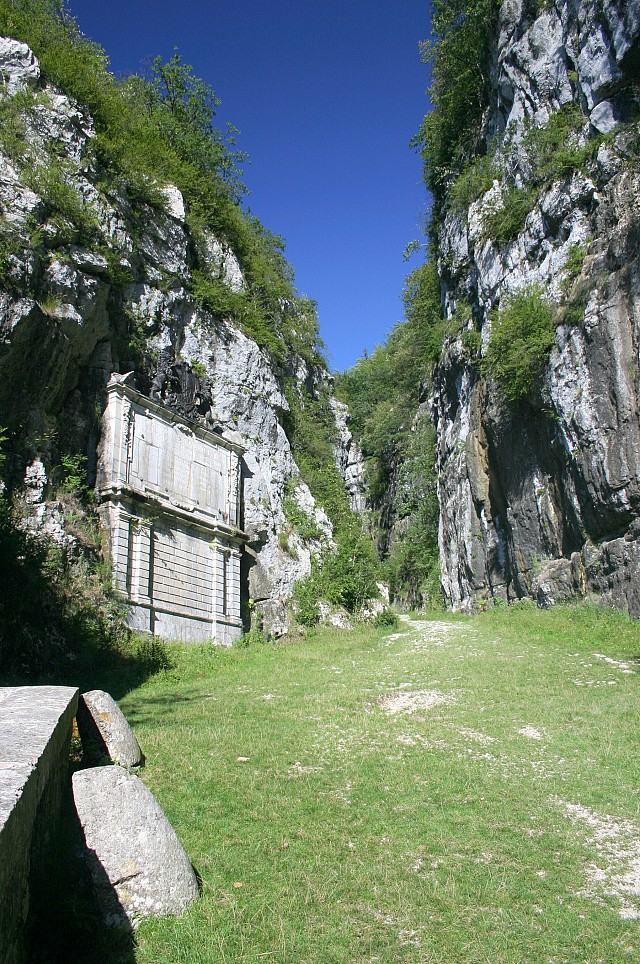 Sentier Le défilé des Echelles - St Christophe la Grotte