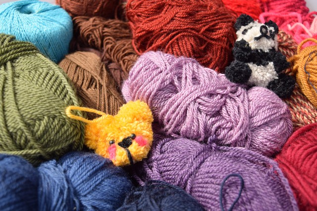 Atelier laine : porte-clef ours pompoms_Entremont-le-Vieux