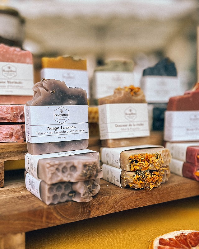 Artisane savonnière SoapiBee à Saint-Alban-de-Montbel