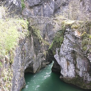 Le Pont Romain - St Christophe la Grotte Le Pont Romain - St Christophe la Grotte