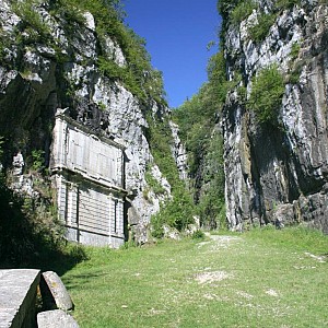 Monument charle Emmanuel II - St Christophe la Grotte Monument charle Emmanuel II - St Christophe la Grotte