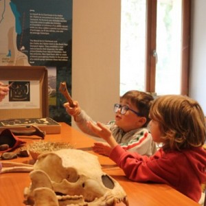 Atelier « La vie à la Préhistoire »_Saint-Christophe-la-Grotte Atelier « La vie à la Préhistoire »_Saint-Christophe-la-Grotte
